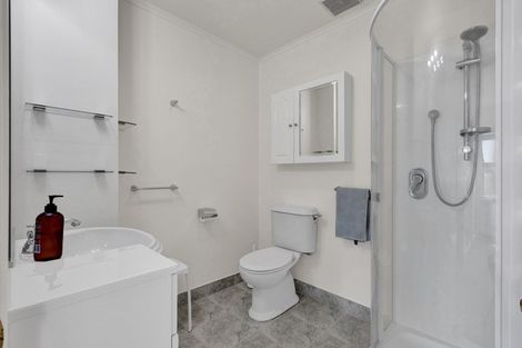 Photo of property in 1e Queen Street, New Plymouth, 4310