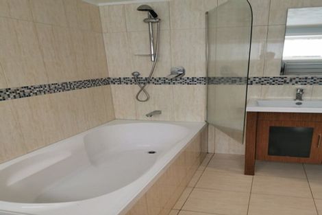 Photo of property in 16 Beeche Place, Birkdale, Auckland, 0626