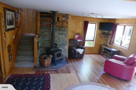 Photo of property in 4 George Street, Murchison, 7007