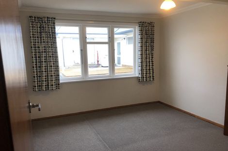 Photo of property in 54 Horokiwi Road West, Newlands, Wellington, 6037