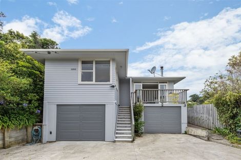 Photo of property in 6 Westleigh Way, Newlands, Wellington, 6037