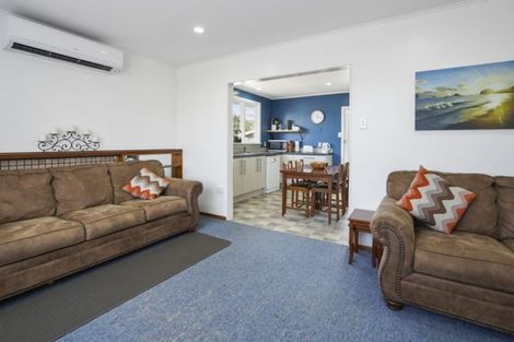 Photo of property in 6 Tararua Terrace, Cloverlea, Palmerston North, 4412