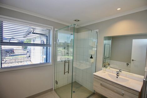 Photo of property in 2 Roseberry Place, Whitianga, 3510