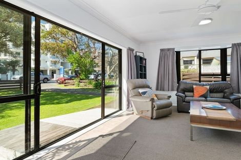 Photo of property in 22 Maunganui Road, Mount Maunganui, 3116