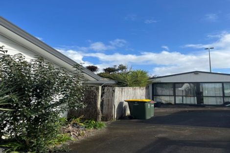 Photo of property in 24 Randwick Place, Randwick Park, Auckland, 2105