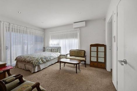 Photo of property in 16 Links Drive, Waiwhakaiho, New Plymouth, 4312