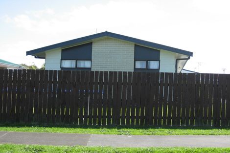 Photo of property in 27 Carson Street, Castlecliff, Whanganui, 4501