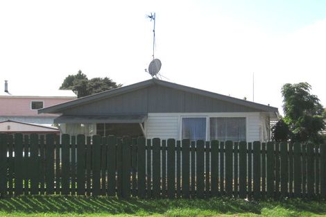 Photo of property in 30 Normandy Place, Henderson, Auckland, 0610