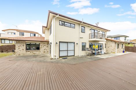 Photo of property in 9 Pistachio Place, Goodwood Heights, Auckland, 2105
