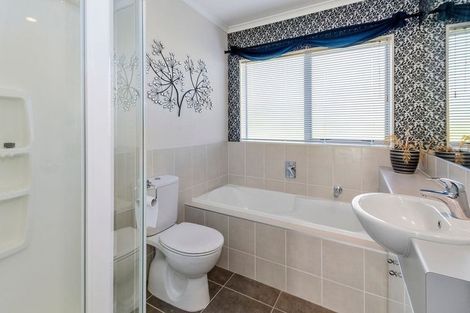 Photo of property in 44 Aberdeen Crescent, Wattle Downs, Auckland, 2103