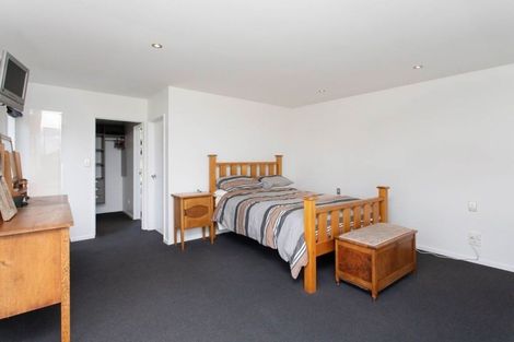 Photo of property in 17 Law Lane, Mount Pleasant, Christchurch, 8081