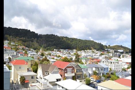 Photo of property in 17 Kent Terrace - Kent Apartments, 7c/16 Kent Terrace, Mount Victoria, Wellington, 6011