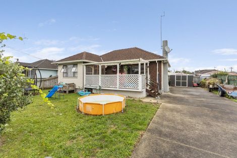 Photo of property in 12 Saint Annes Street, Levin, 5510