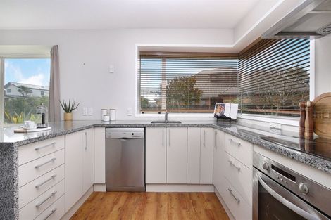 Photo of property in 10 Elmtree Close, Parklands, Christchurch, 8083