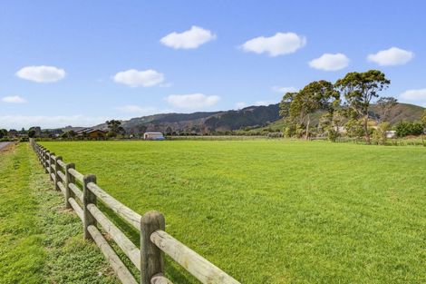 Photo of property in 425 Tararua Road, Levin, 5571