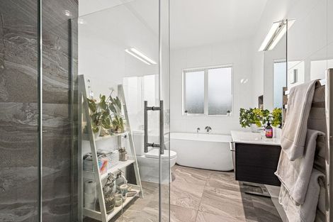 Photo of property in 11 Nobilo Road, Kumeu, 0810