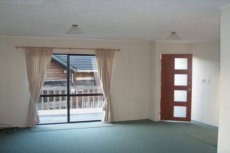 Photo of property in 1/13a Kitewao Street, Northcote, Auckland, 0627
