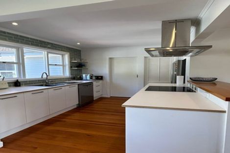 Photo of property in 6 Channel View Road, Campbells Bay, Auckland, 0630