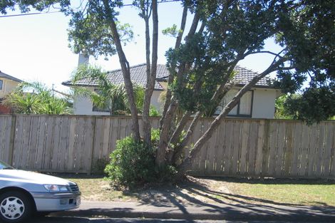 Photo of property in 1/16 Tobruk Crescent, Milford, Auckland, 0620