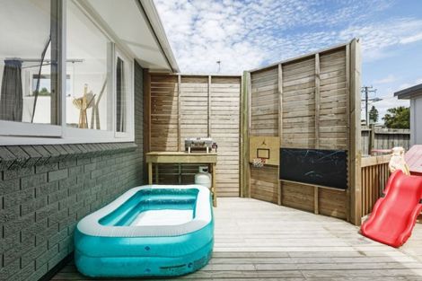 Photo of property in 1/25 Fairclough Road, Beach Haven, Auckland, 0626