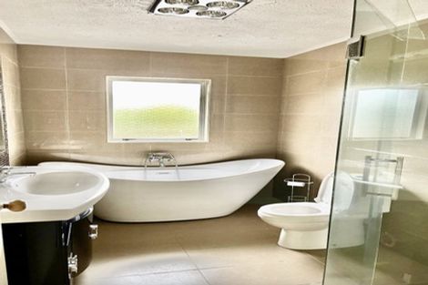 Photo of property in 1 Remus Place, Totara Vale, Auckland, 0629