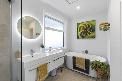 Photo of property in 16 Malta Crescent, South New Brighton, Christchurch, 8062