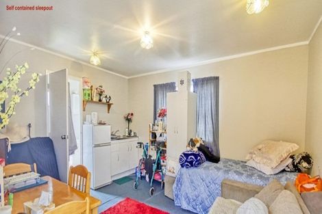 Photo of property in 28 Dungarvon Place, Clendon Park, Auckland, 2103