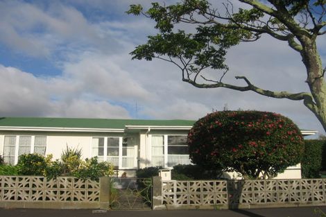 Photo of property in 2 Aberdeen Avenue, Takaro, Palmerston North, 4412