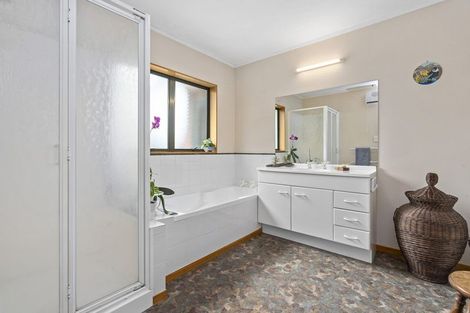 Photo of property in 71 Taylor Street, Cambridge, 3434