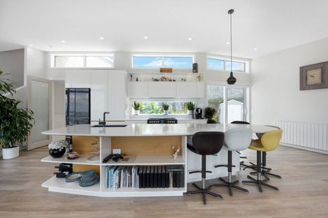 Photo of property in 27 Cromwell Point, Newlands, Wellington, 6037