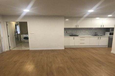 Photo of property in 24 Para Close, Fairview Heights, Auckland, 0632