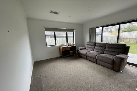 Photo of property in 77 Grenada Drive, Grenada Village, Wellington, 6037