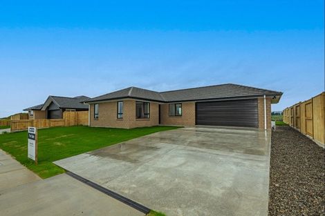 Photo of property in 72 Atlantic Drive, Fitzherbert, Palmerston North, 4410