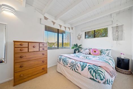Photo of property in 2/31 Kiteroa Terrace, Rothesay Bay, Auckland, 0630
