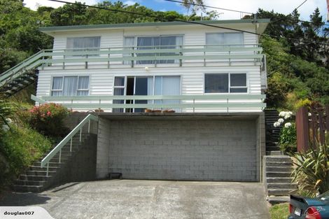 Photo of property in 8a Longcroft Terrace, Newlands, Wellington, 6037