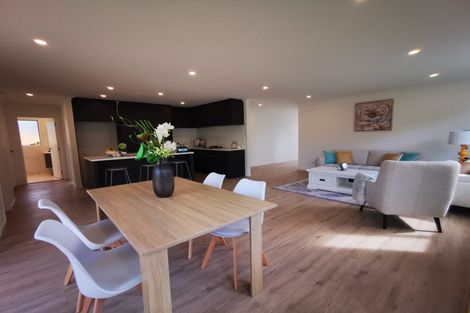 Photo of property in 12 Ropere Street, Kumeu, 0810