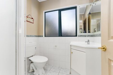 Photo of property in 112 Mountain Road, Henderson Valley, Auckland, 0612