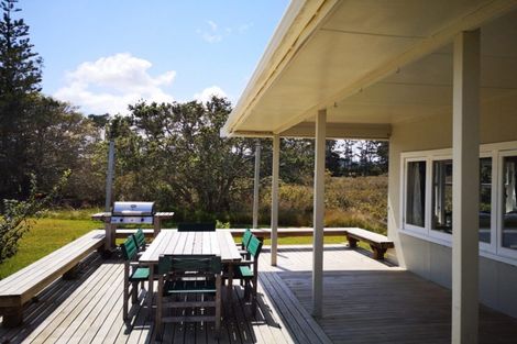 Photo of property in 37 Birds Beach Road, Tapora, Wellsford, 0977