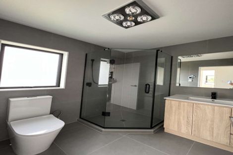 Photo of property in 20a Pipitea Place, Massey, Auckland, 0614