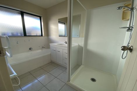 Photo of property in 11a Aurea Avenue, Pakuranga, Auckland, 2010