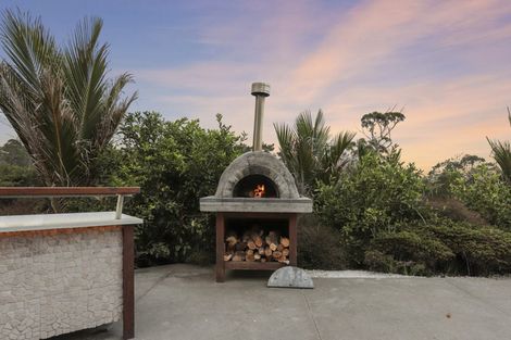 Photo of property in 305 Sturges Road, Henderson Valley, Auckland, 0612