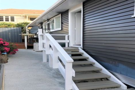 Photo of property in 118b Newlands Road, Newlands, Wellington, 6037