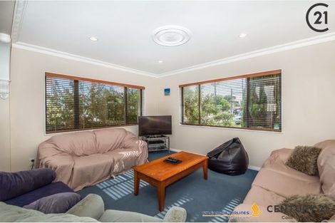 Photo of property in 2/49 College Road, Northcote, Auckland, 0627
