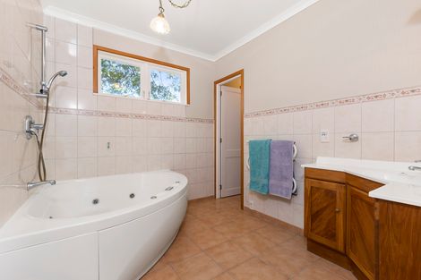 Photo of property in 52 Golf Road, New Lynn, Auckland, 0600