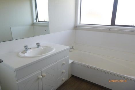 Photo of property in 2 Fitzherbert Avenue, West Harbour, Auckland, 0618