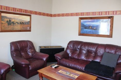 Photo of property in 2 Hillary Street, Winton, 9720