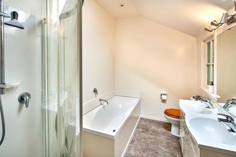 Photo of property in 9 Northland Road, Northland, Wellington, 6012