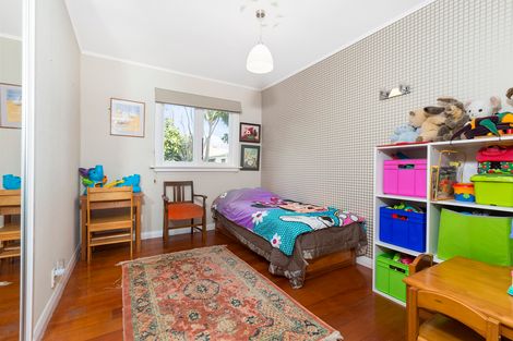 Photo of property in 52 Golf Road, New Lynn, Auckland, 0600