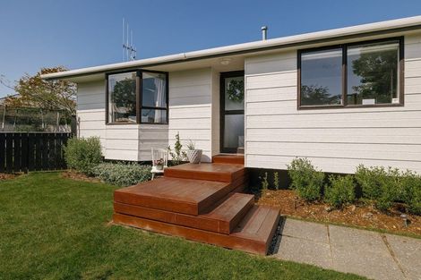 Photo of property in 21 Peppertree Glade, Kelvin Grove, Palmerston North, 4414