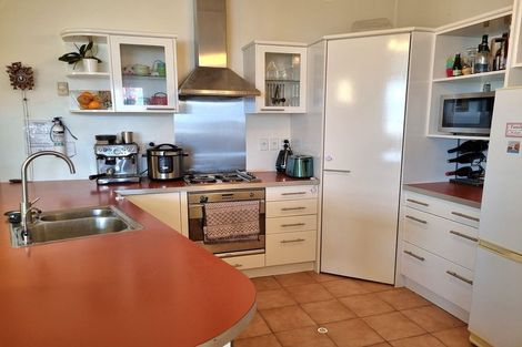 Photo of property in Endeavour Apartments, 10/125 Thorndon Quay, Pipitea, Wellington, 6011